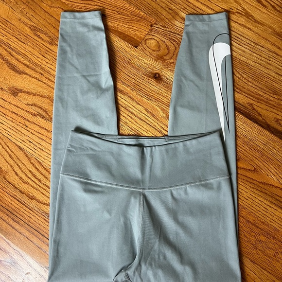Nike Dri-Fit Gray Leggings - Picture 3 of 10